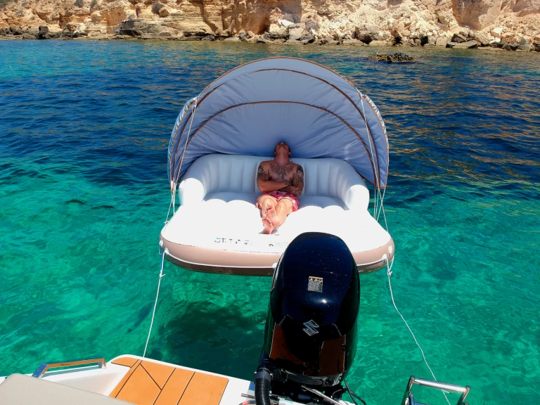 Louer Bateau à moteur avec ou sans skipper Valory à Palma de Majorque