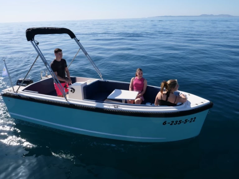 Bateau à moteur à louer à Roses au meilleur prix