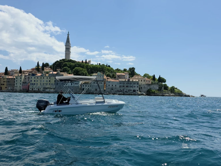Location Bateau à moteur à Rovinj - ROTO Roto 450s family