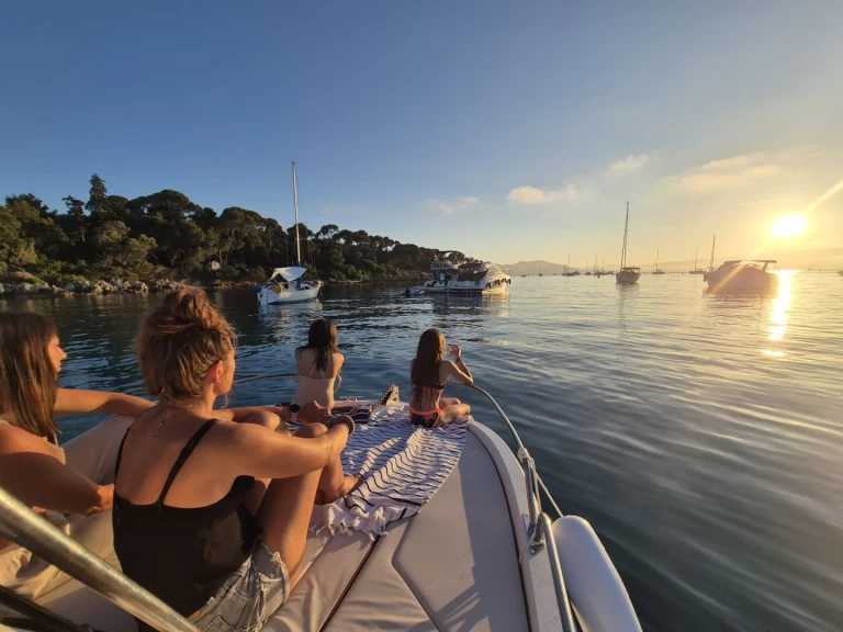 Location Bateau à moteur Bénéteau avec permis