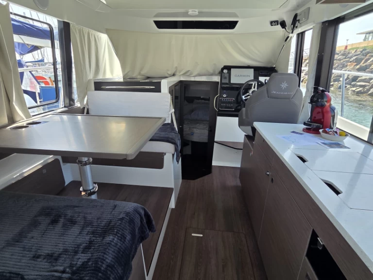 Louer Bateau à moteur avec ou sans skipper Jeanneau à Talmont-Saint-Hilaire