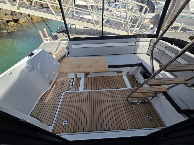 Location Bateau à moteur Jeanneau avec permis