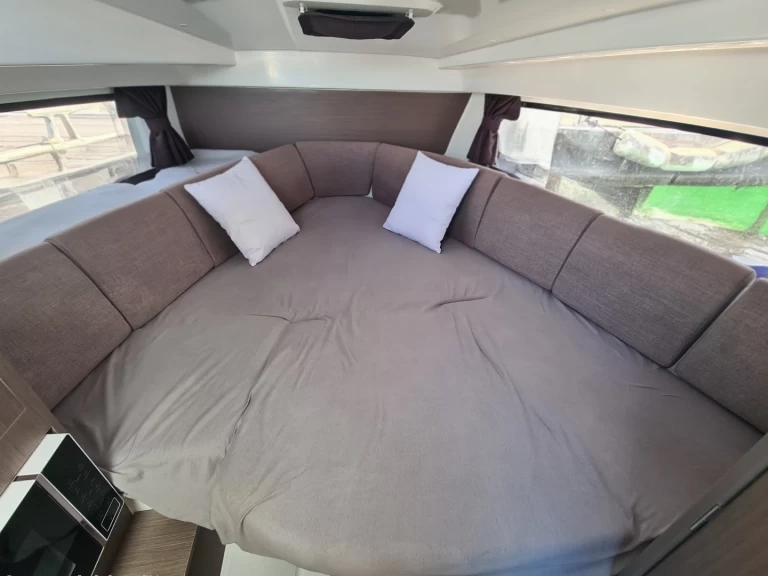 Louer Bateau à moteur avec ou sans skipper Bénéteau à Les Sables-d'Olonne