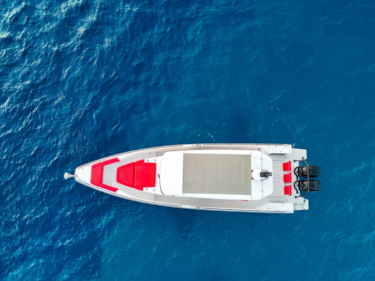 Bateau à moteur à louer à Ornós au meilleur prix