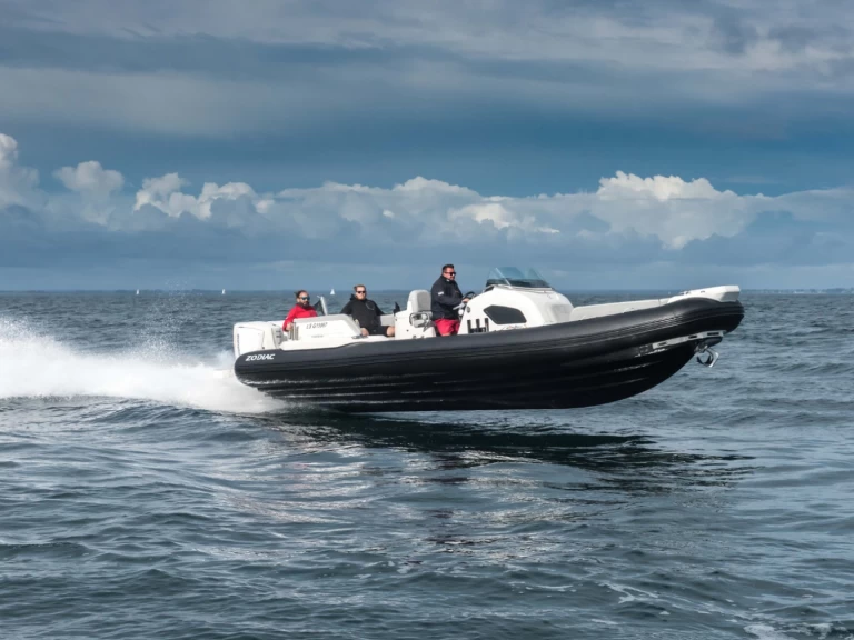 Location à Les Sables-d'Olonne - Zodiac Medline 9 sur SamBoat