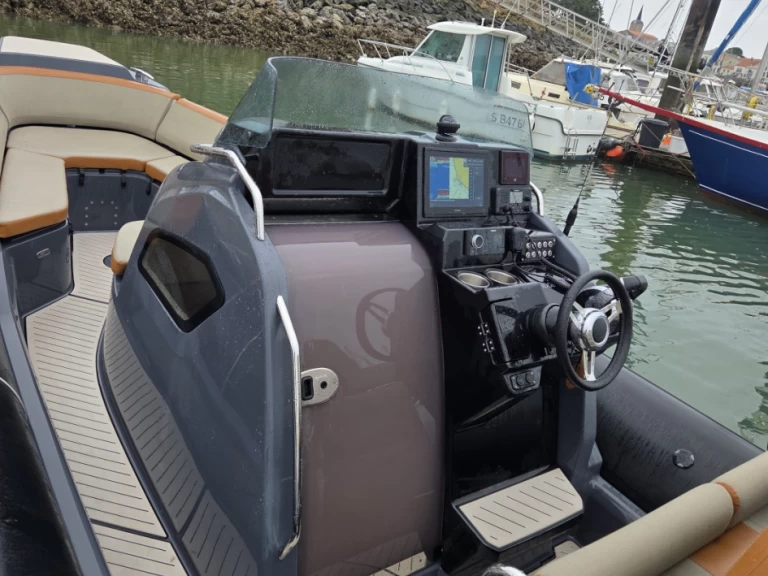 Location à Les Sables-d'Olonne - Zodiac Medline 9 sur SamBoat