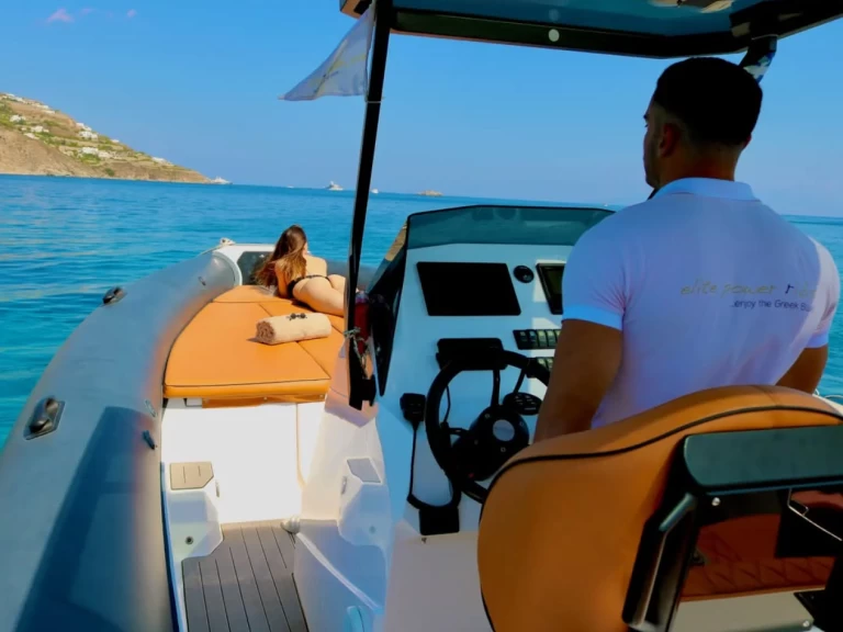 Louer Semi-rigide avec ou sans skipper Seafighter à Ornós