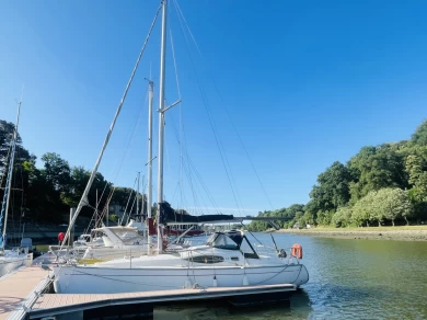 Hyr en Alliaura-Marine FEELING 32 Auray 