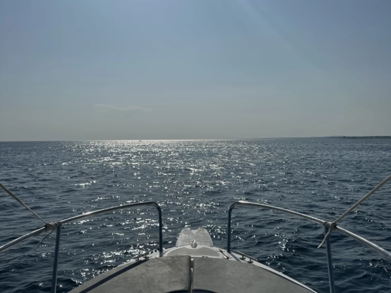 Bateau à moteur à louer à Porto Cesareo au meilleur prix