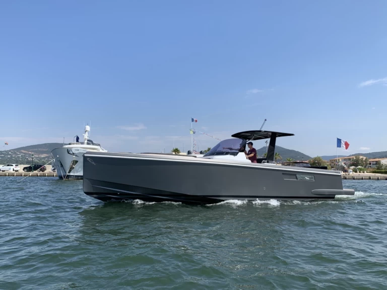 Fjord Fjord 36 Open a louer à Port Grimaud