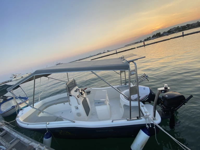 Louer Bateau à moteur avec ou sans skipper Igma à Néa Moudhaniá