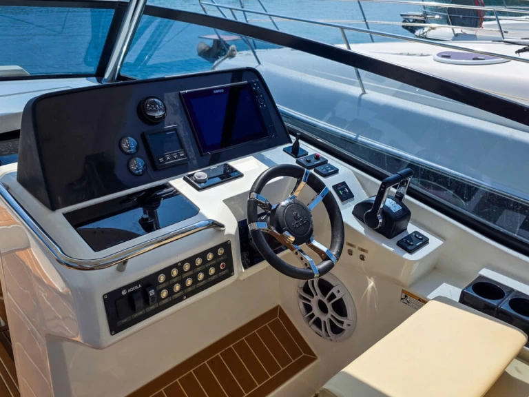 Location Bateau à moteur Aquila avec permis