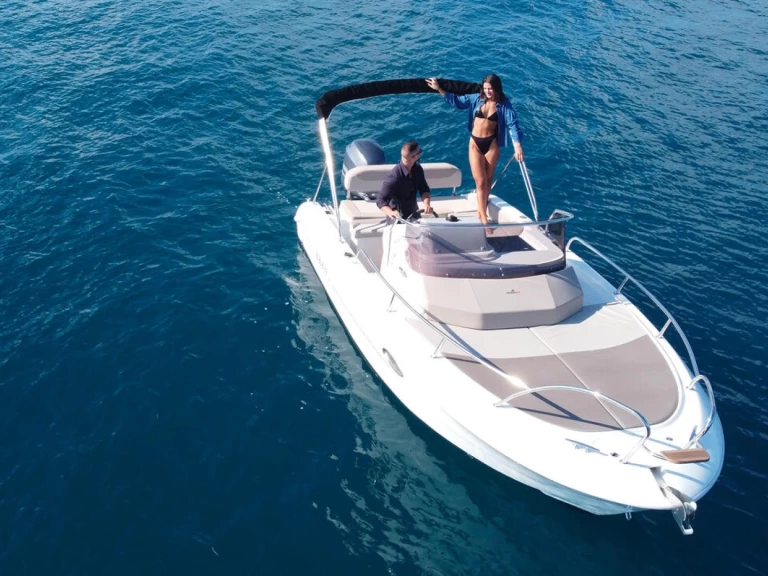 Location Bateau à moteur Mingolla avec permis