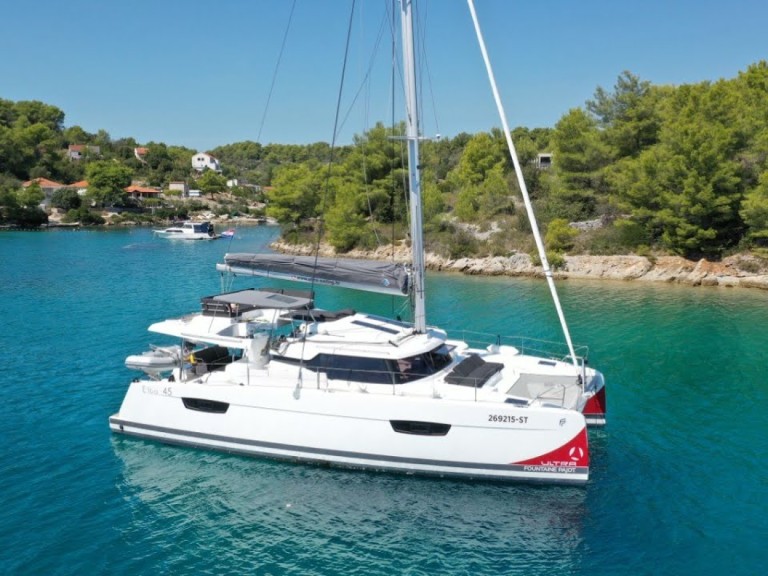Catamaran à louer à Seget Donji au meilleur prix