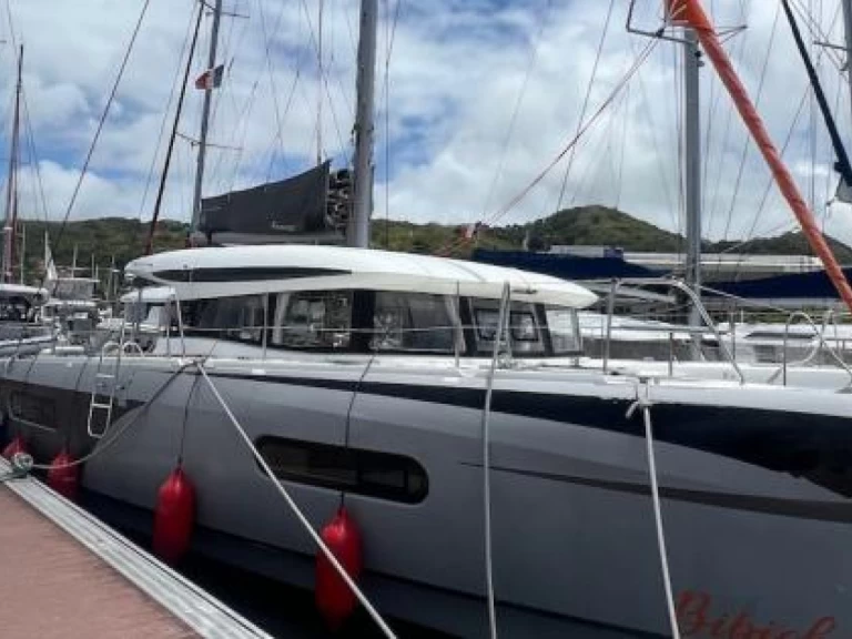Louer Catamaran avec ou sans skipper Bénéteau à Le Marin