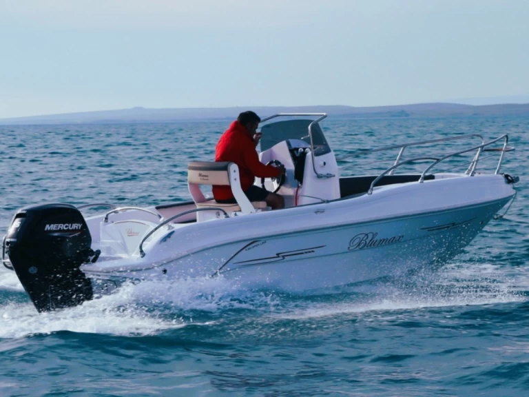 Bateau à moteur à louer à Marzamemi au meilleur prix