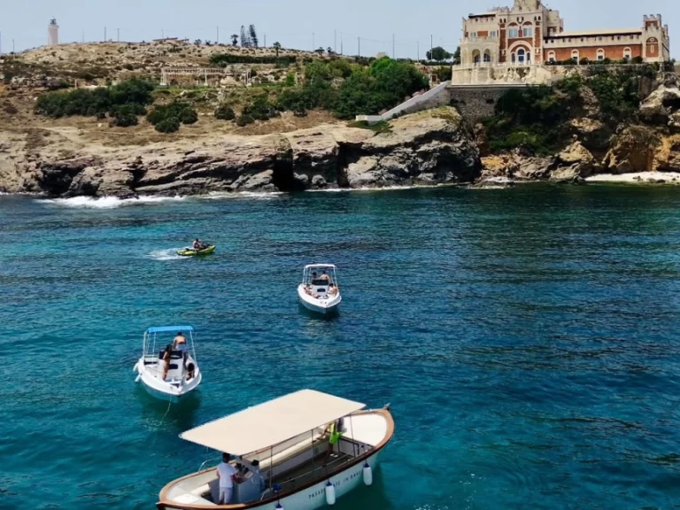 Location à Marzamemi - Blumax 19 pro sur SamBoat