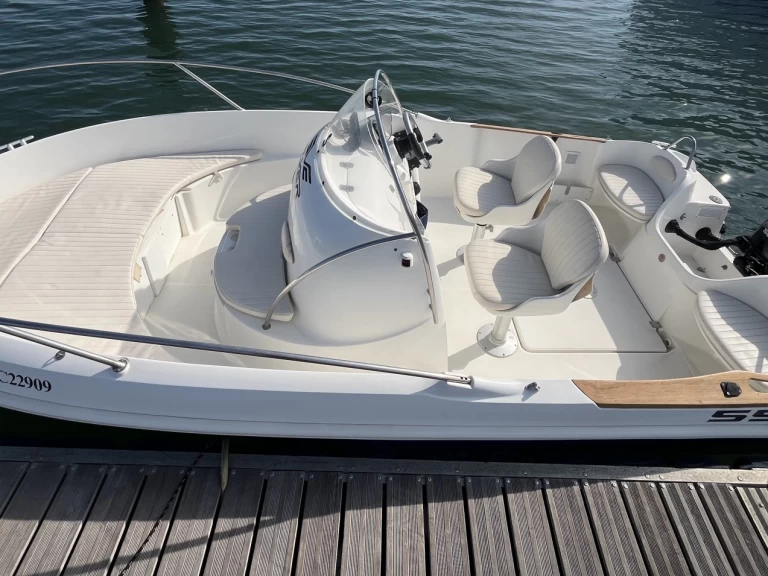 Location Bateau à moteur Bénéteau avec permis