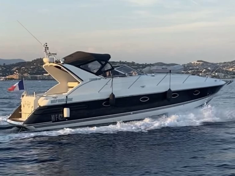 Bateau à moteur à louer à Mandelieu-la-Napoule au meilleur prix