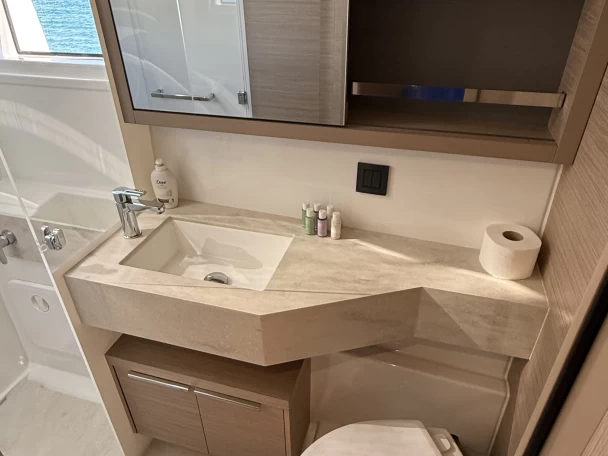 Catamaran à louer à Rogoznica au meilleur prix