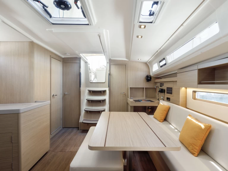 Louez un Bénéteau Oceanis 40.1 à Álimos