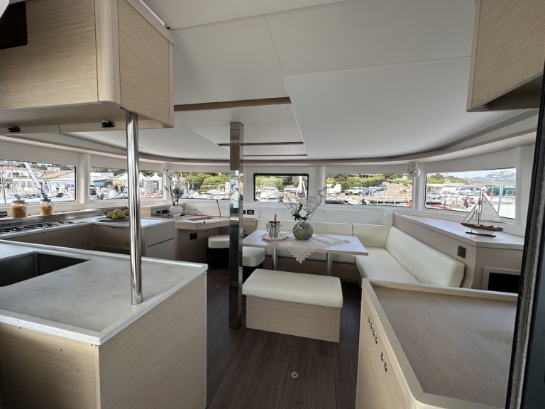 Location bateau Cugnana Verde pas cher Lagoon 46