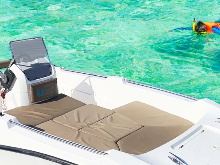 Location Bateau à moteur V2 BOATS avec permis