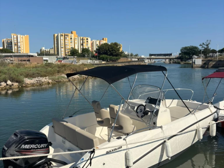Bateau à moteur à louer à Carnon-Plage au meilleur prix
