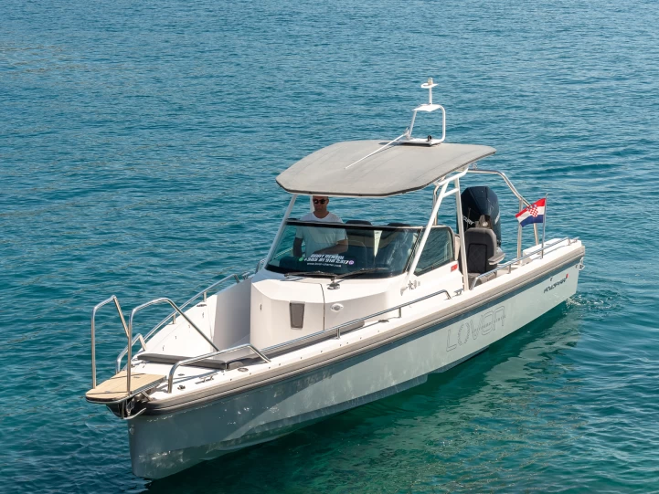 Bateau à moteur à louer à Split au meilleur prix