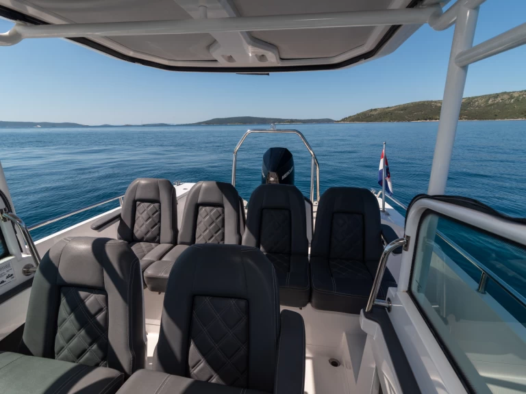 Louez un Axopar Axopar 28 T-Top à Split