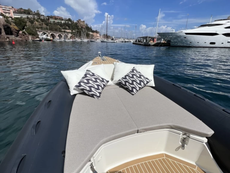 Semi-rigide à louer à Golfe-Juan au meilleur prix