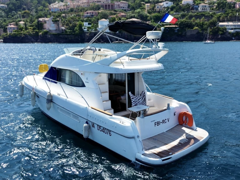 Bateau à moteur à louer à Mandelieu-la-Napoule au meilleur prix