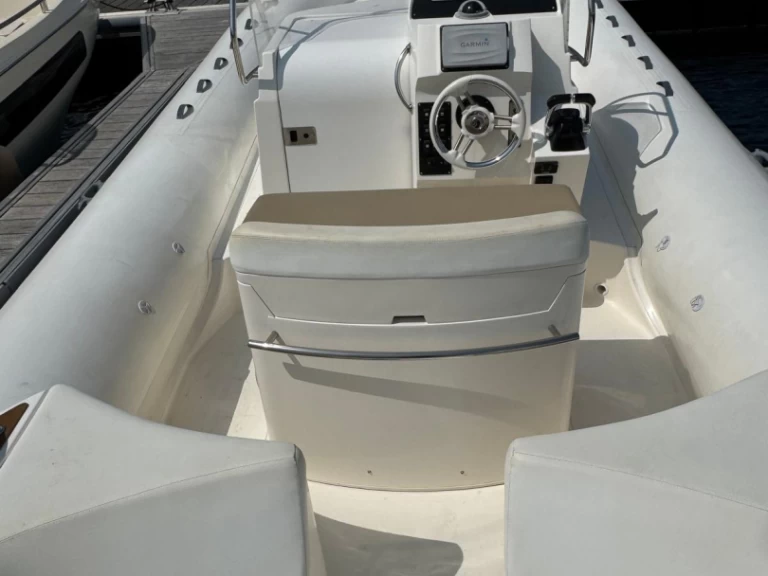 Louez un Capelli Tempest 1000 CC à Porto-Vecchio