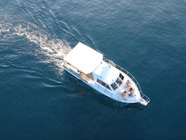 Bateau à moteur à louer à Funtana-Fontane au meilleur prix