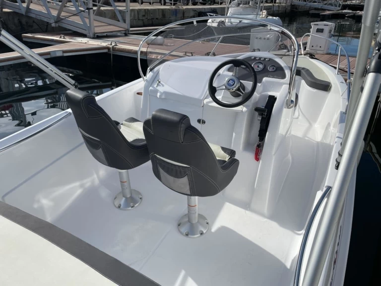 Location Bateau à moteur B2 Marine avec permis