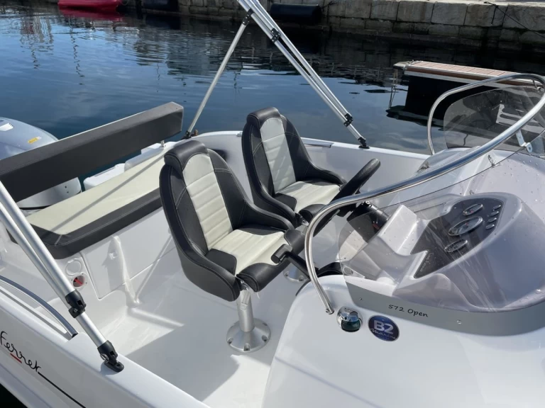 Bateau à moteur à louer à Ajaccio au meilleur prix