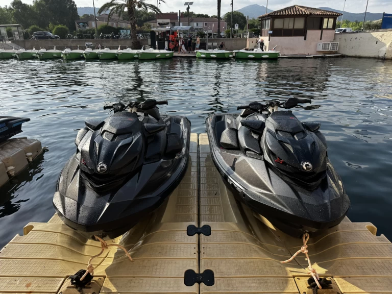 Louez un Sea-Doo Sea-Doo RXP-X 300, à Port Grimaud