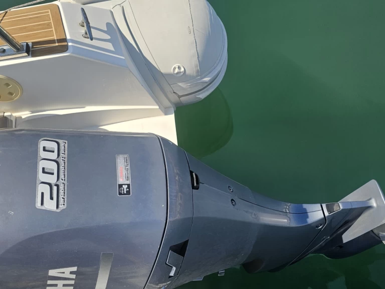 Location Semi-rigide Capelli avec permis