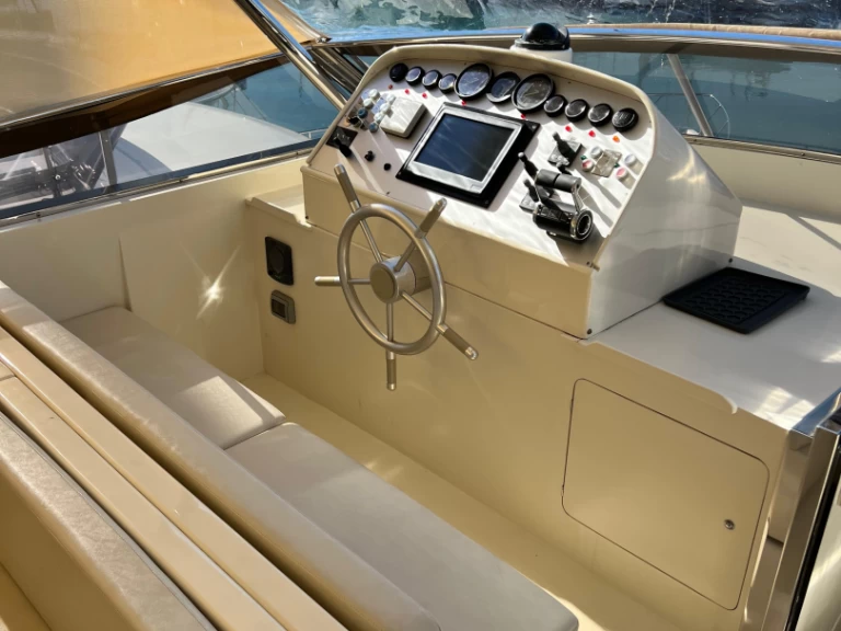 Location à Port de Salerne - Falcon falcon 80 sur SamBoat