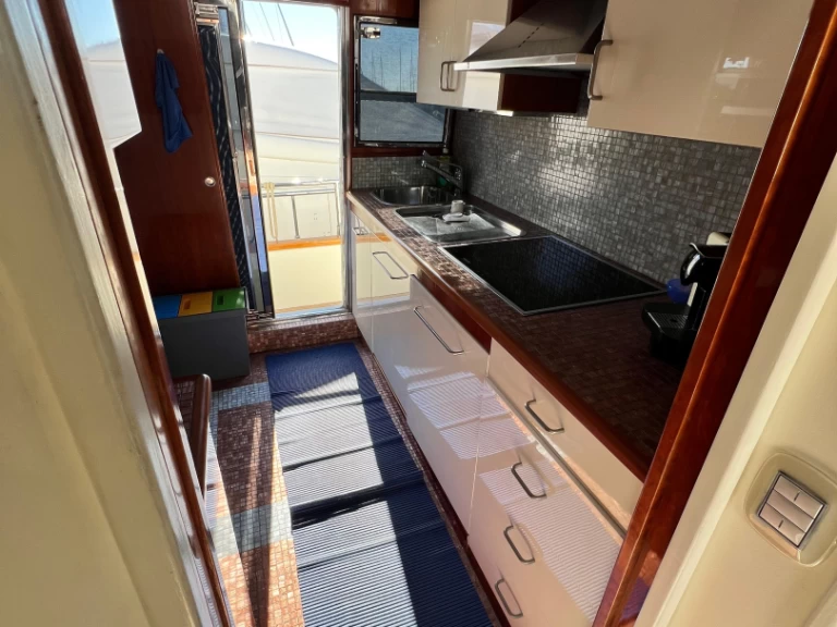 Location bateau Port de Salerne pas cher falcon 80