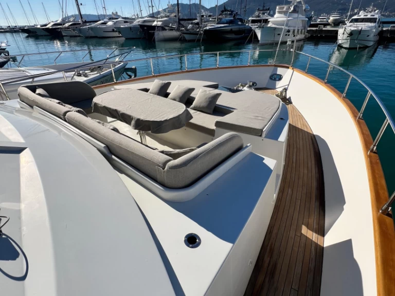 Location bateau Port de Salerne pas cher falcon 80