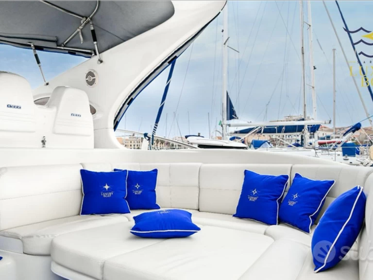 Bateau à moteur à louer à Puntone au meilleur prix