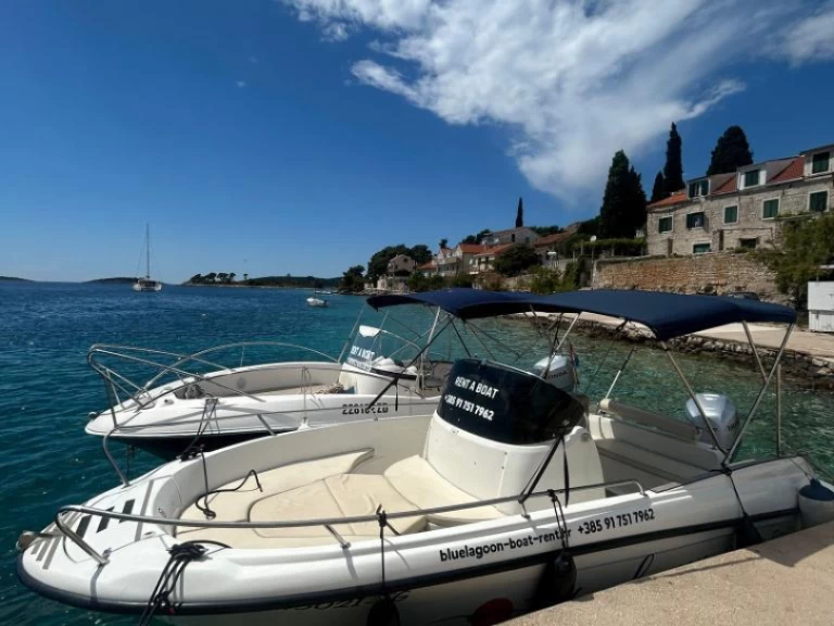 Insidias Marine HM 22 Fly a louer à Poljica