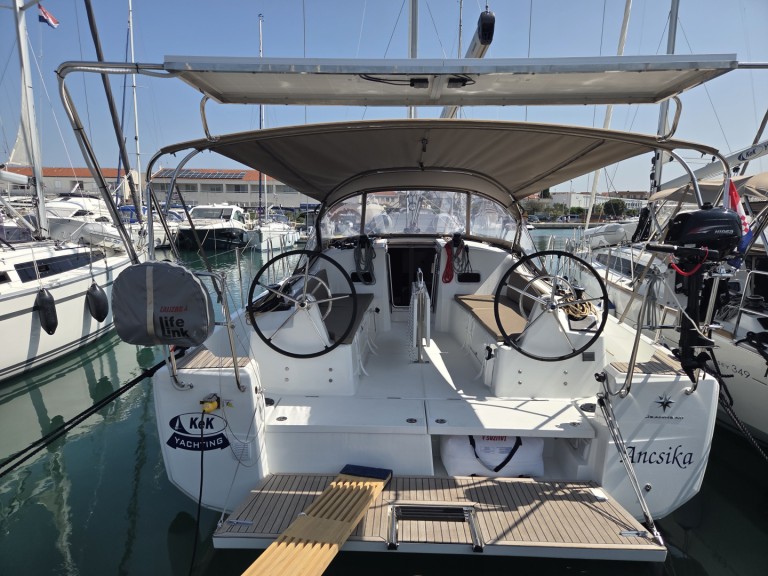 Louer Voilier avec ou sans skipper Jeanneau à Pirovac