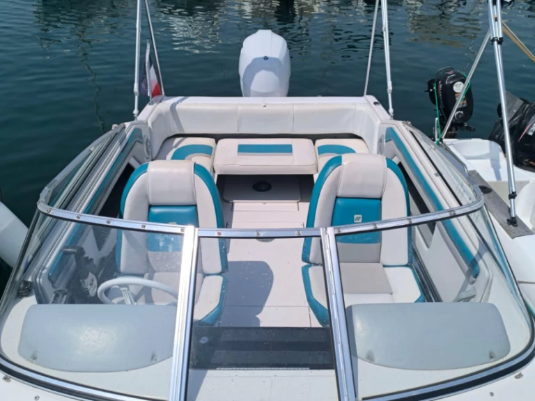 Location Bateau à moteur à Saint-Raphaël - Four Winns Sundowner 195