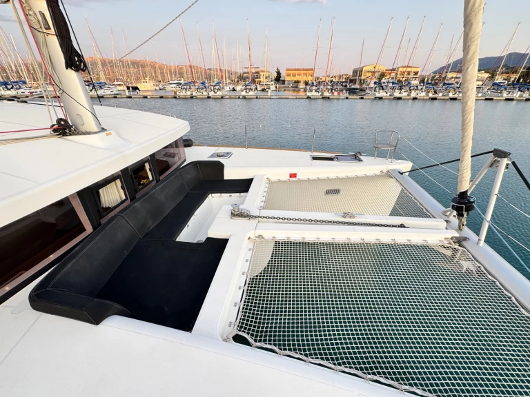 Louez un Lagoon Lagoon 450 Sport Top à Nikiána