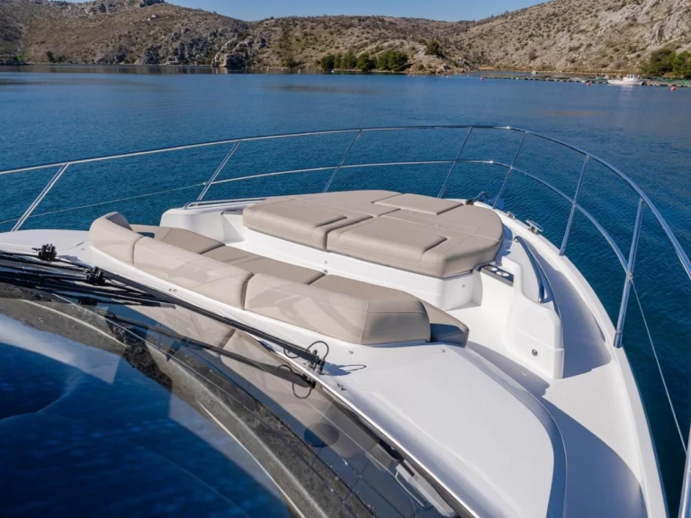 Louez un Princess F55 à Antibes