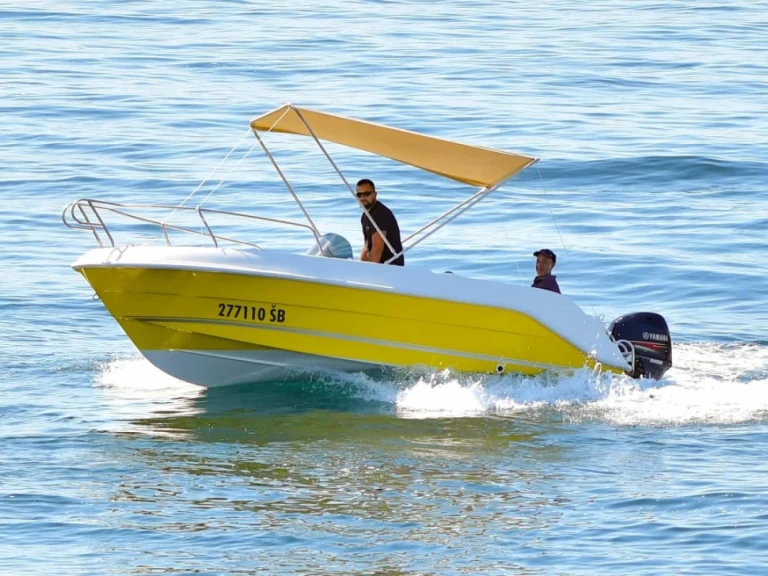 Louer Bateau à moteur avec ou sans skipper Marinello à Hvar