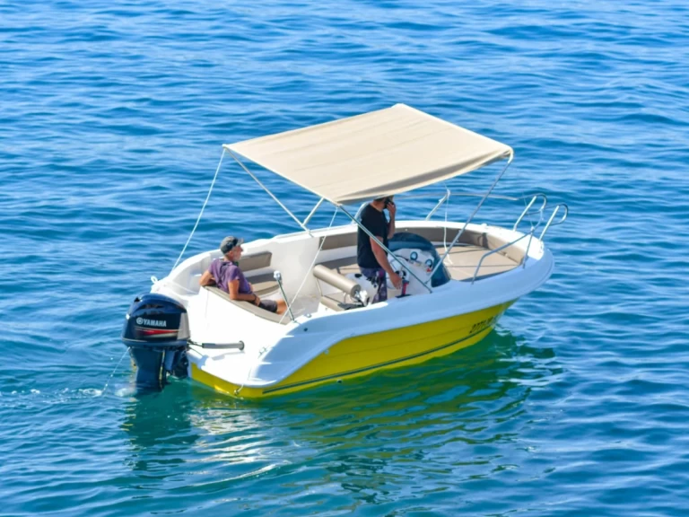 Bateau à moteur à louer à Hvar au meilleur prix