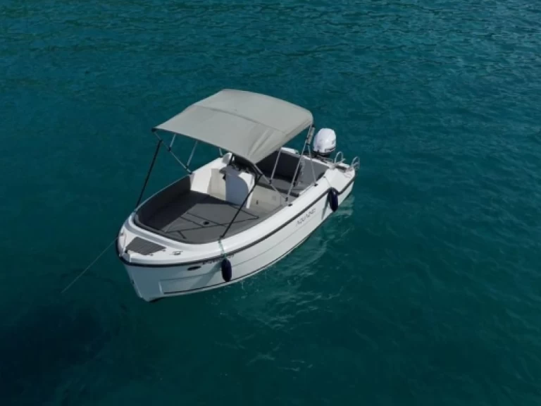 Location bateau FEMIS AQUA24 515 à Alicante sur Samboat